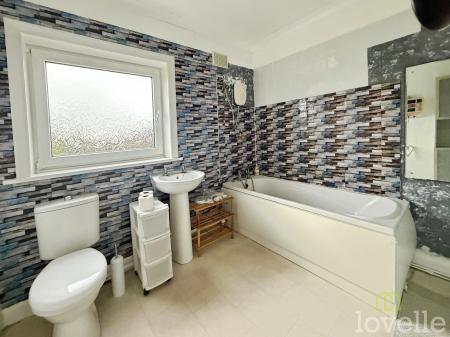 2 bedroom Semi-detached house for sale in Rowland Road, Scunthorpe, DN16