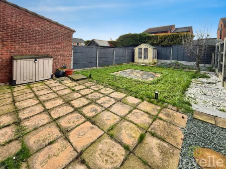 2 bedroom Semi-detached house for sale in The Pines, Gainsborough, DN21