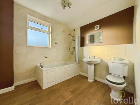 2 bedroom Terraced House for sale in Rectory Avenue, Gainsborough, DN21