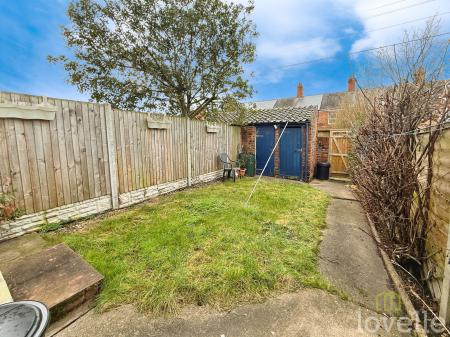 2 bedroom Terraced House for sale in Rectory Avenue, Gainsborough, DN21