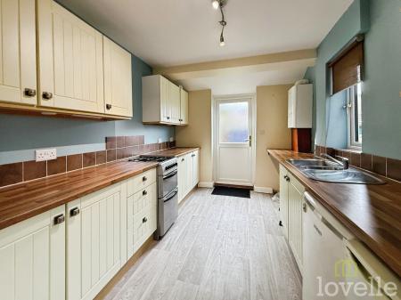 2 bedroom Terraced House for sale in Rectory Avenue, Gainsborough, DN21