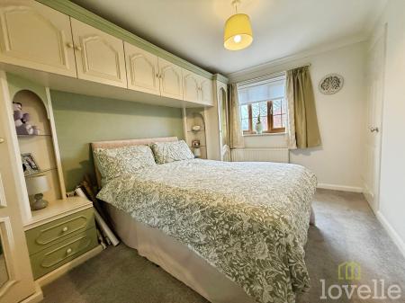 2 bedroom Semi-detached house for sale in Swallow Close, Gainsborough, DN21