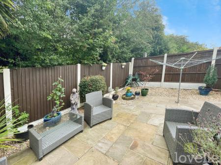 2 bedroom Semi-detached house for sale in Swallow Close, Gainsborough, DN21