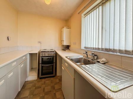 2 bedroom Flat for sale in Warren Close, Gainsborough, DN21