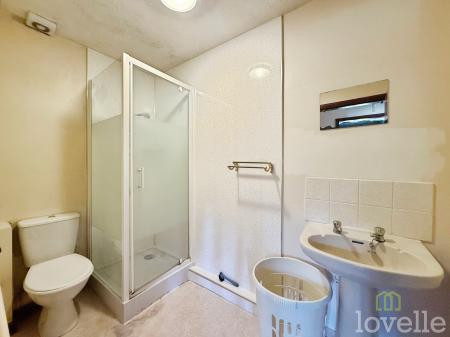 2 bedroom Flat for sale in Warren Close, Gainsborough, DN21