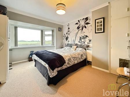 3 bedroom Semi-detached house for sale in Middlefield Lane, Gainsborough, DN21