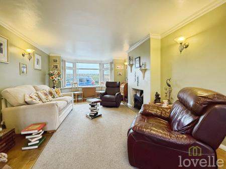 3 bedroom Semi-detached house for sale in Middlefield Lane, Gainsborough, DN21