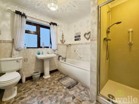 2 bedroom Detached bungalow for sale in Poplar Lane, Corringham, DN21