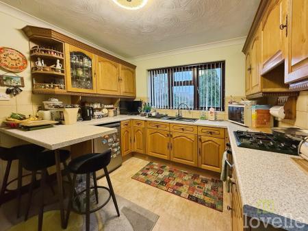 2 bedroom Detached bungalow for sale in Poplar Lane, Corringham, DN21