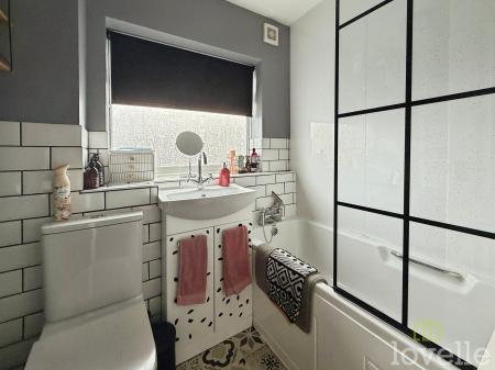 2 bedroom Terraced House for sale in Laurel Close, Gainsborough, DN21