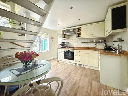 2 bedroom Terraced House for sale in Fountain Hill, Walkeringham, DN10