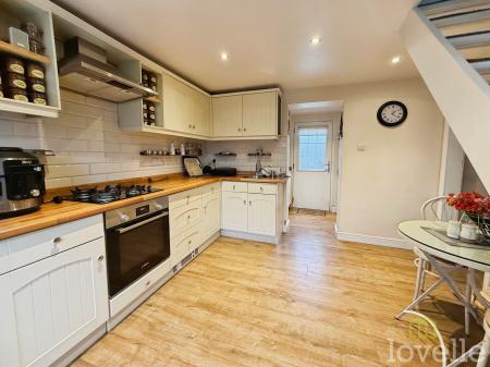 2 bedroom Terraced House for sale in Fountain Hill, Walkeringham, DN10