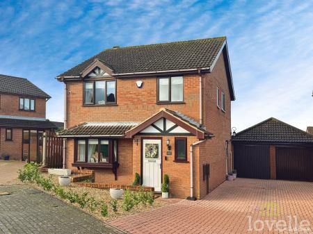 4 bedroom Detached house for sale in Priory Way, Lea, DN21