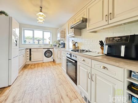 4 bedroom Detached house for sale in Priory Way, Lea, DN21