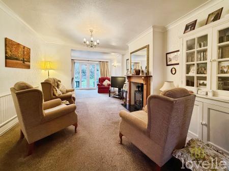 3 bedroom Semi-detached house for sale in Northolme, Gainsborough, DN21