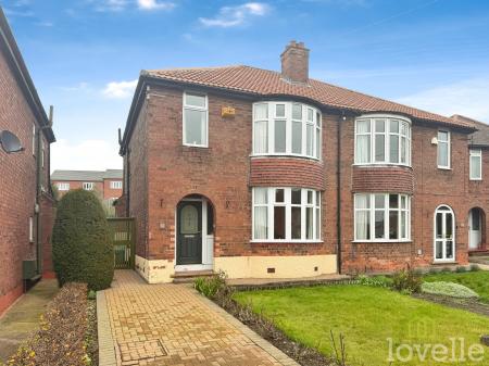 3 bedroom Semi-detached house for sale in Northolme, Gainsborough, DN21