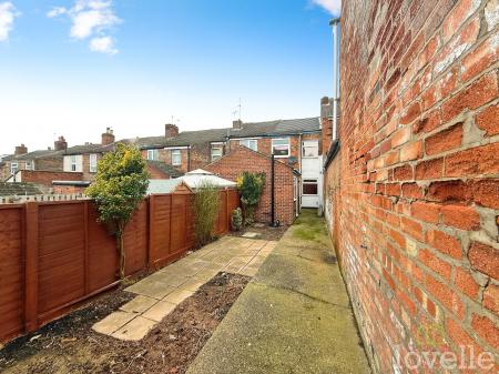 3 bedroom Terraced House for sale in Colville Terrace, Gainsborough, DN21