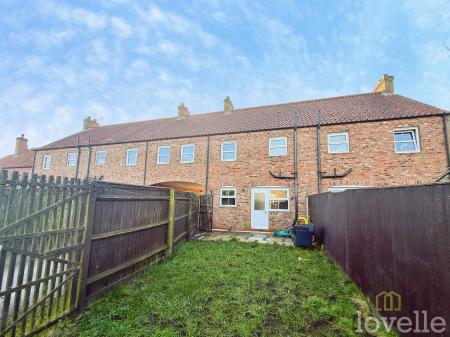 3 bedroom Terraced House for sale in Rectory Lea, Fillingham, DN21
