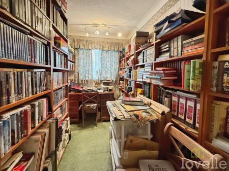 3 bedroom Semi-detached house for sale in Risehome Road, Gainsborough, DN21