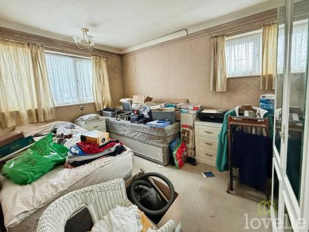 3 bedroom Semi-detached house for sale in Risehome Road, Gainsborough, DN21