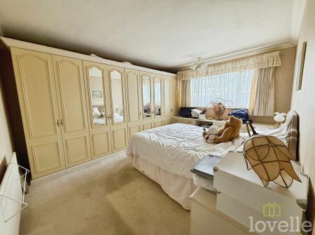 3 bedroom Semi-detached house for sale in Risehome Road, Gainsborough, DN21