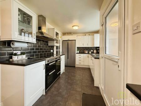 5 bedroom Semi-detached house for sale in Middlefield Lane, Gainsborough, DN21