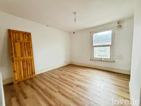 2 bedroom Terraced House for sale in Etherington Street, Gainsborough, DN21