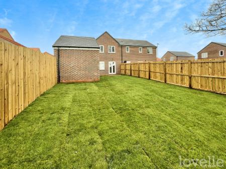 3 bedroom Detached house to let in St Georges Close, Gainsborough, DN21