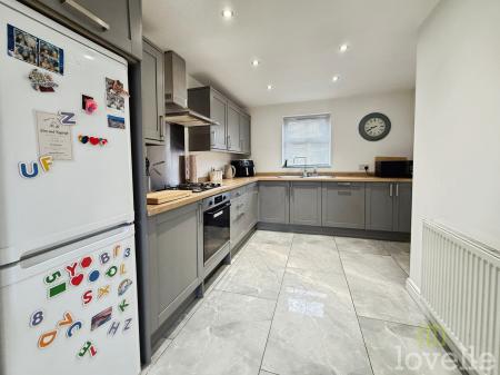 4 bedroom Detached house for sale in Heron Drive, Gainsborough, DN21