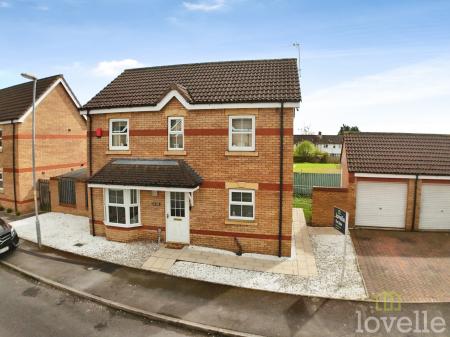 4 bedroom Detached house for sale in Heron Drive, Gainsborough, DN21