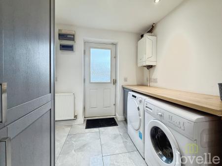 4 bedroom Detached house for sale in Heron Drive, Gainsborough, DN21