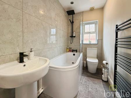 4 bedroom Detached house for sale in Heron Drive, Gainsborough, DN21