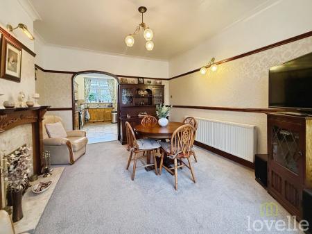 3 bedroom Detached house for sale in Lime Tree Avenue, Gainsborough, DN21