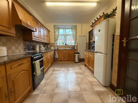 3 bedroom Detached house for sale in Lime Tree Avenue, Gainsborough, DN21