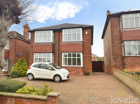 3 bedroom Detached house for sale in Lime Tree Avenue, Gainsborough, DN21