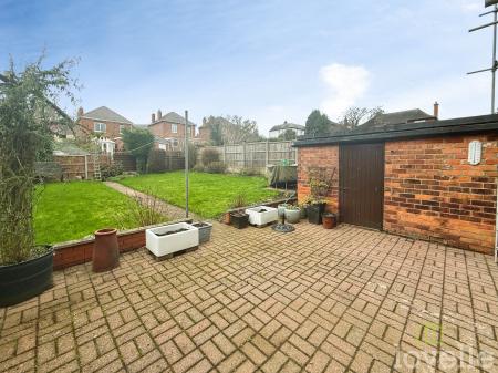 3 bedroom Detached house for sale in Lime Tree Avenue, Gainsborough, DN21