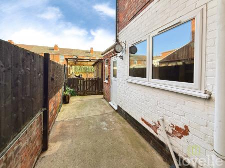 3 bedroom Semi-detached house for sale in George Street, Gainsborough, DN21