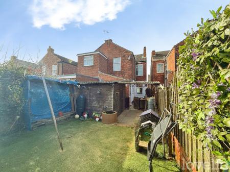 3 bedroom Semi-detached house for sale in George Street, Gainsborough, DN21