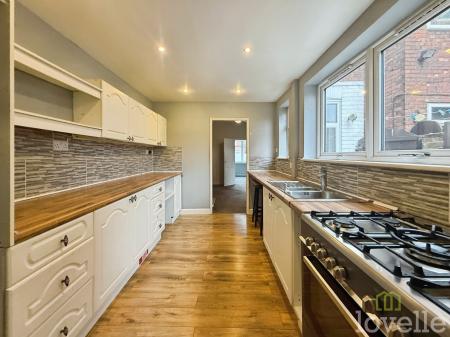 3 bedroom Semi-detached house for sale in George Street, Gainsborough, DN21