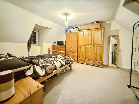 5 bedroom Detached house for sale in Lindrick Drive, Gainsborough, DN21