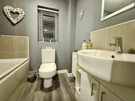 5 bedroom Detached house for sale in Lindrick Drive, Gainsborough, DN21