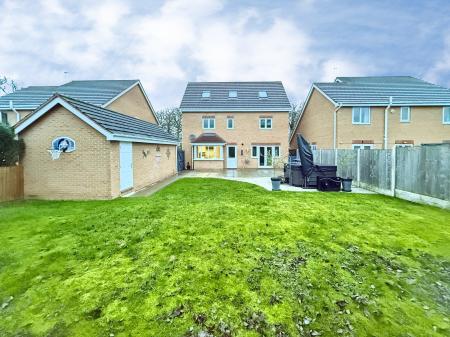 5 bedroom Detached house for sale in Lindrick Drive, Gainsborough, DN21