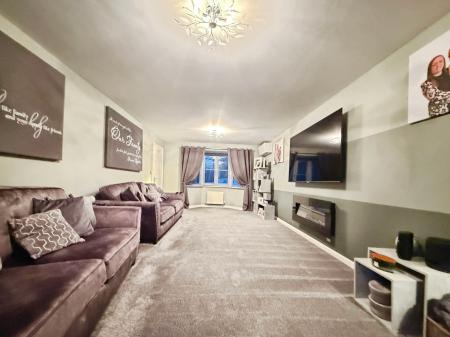 5 bedroom Detached house for sale in Lindrick Drive, Gainsborough, DN21