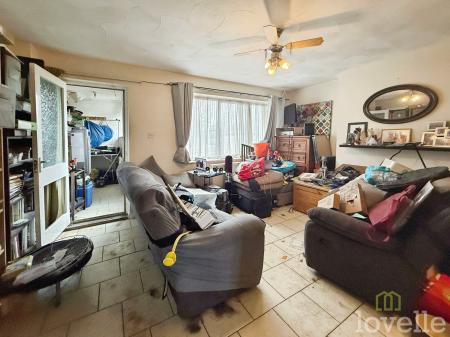 2 bedroom Terraced House for sale in Grasby Close, Gainsborough, DN21