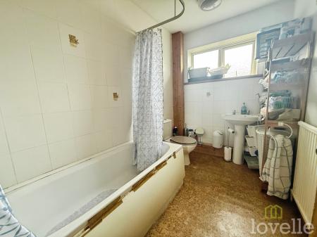 2 bedroom Terraced House for sale in Grasby Close, Gainsborough, DN21