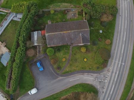 3 bedroom Detached bungalow for sale in Middlefield Lane, Gainsborough, DN21