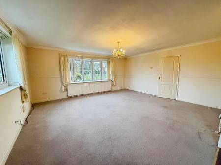3 bedroom Detached bungalow for sale in Middlefield Lane, Gainsborough, DN21