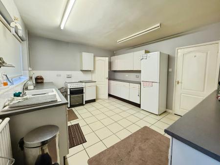 3 bedroom Detached bungalow for sale in Middlefield Lane, Gainsborough, DN21