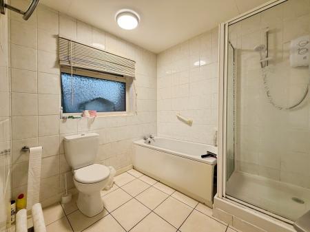 3 bedroom Detached bungalow for sale in Middlefield Lane, Gainsborough, DN21