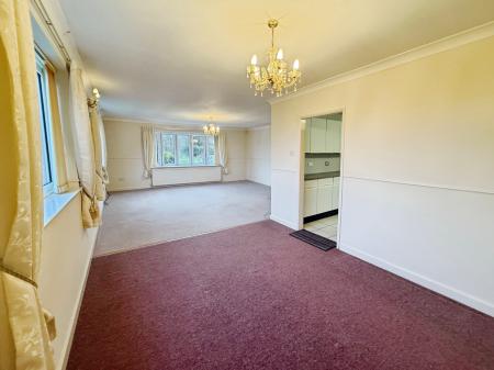 3 bedroom Detached bungalow for sale in Middlefield Lane, Gainsborough, DN21